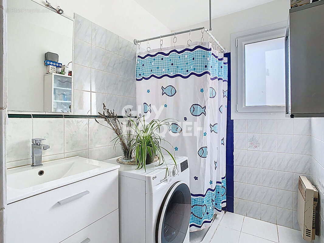 Maison à PEROY-LES-GOMBRIES