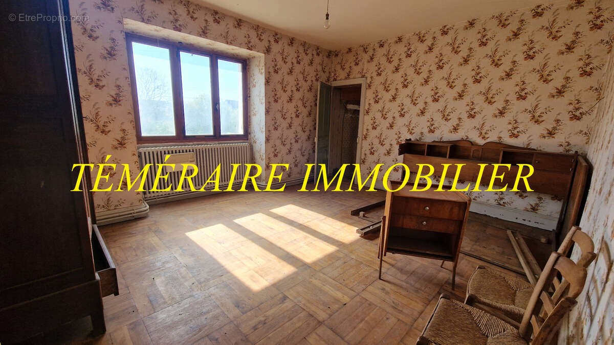 Maison à MONT-SUR-MONNET