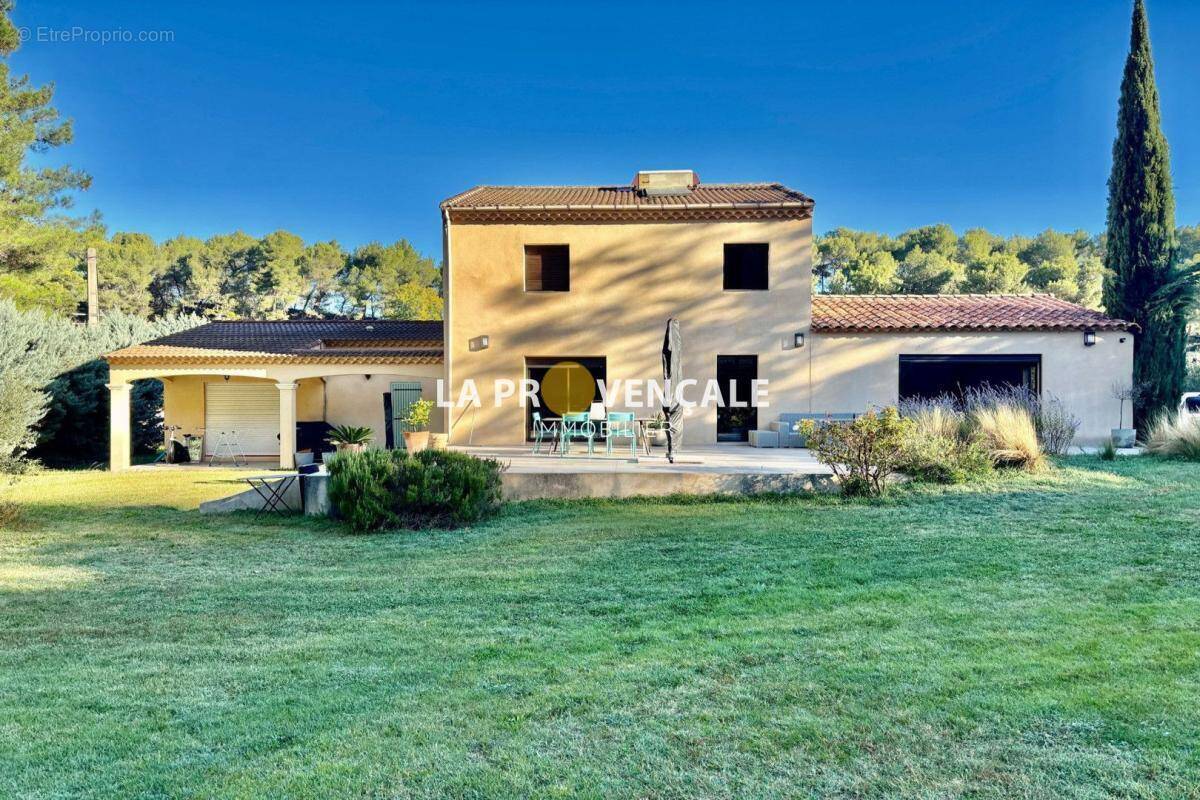 Maison à SIMIANE-COLLONGUE