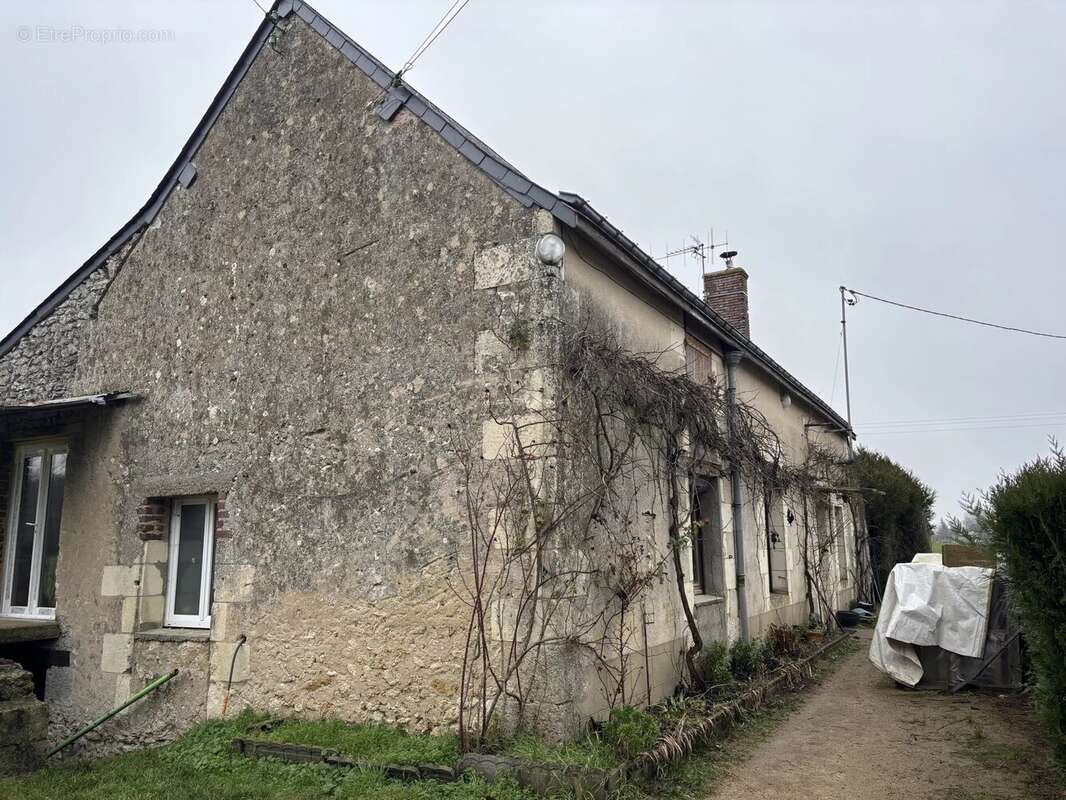 Maison à CHANNAY-SUR-LATHAN