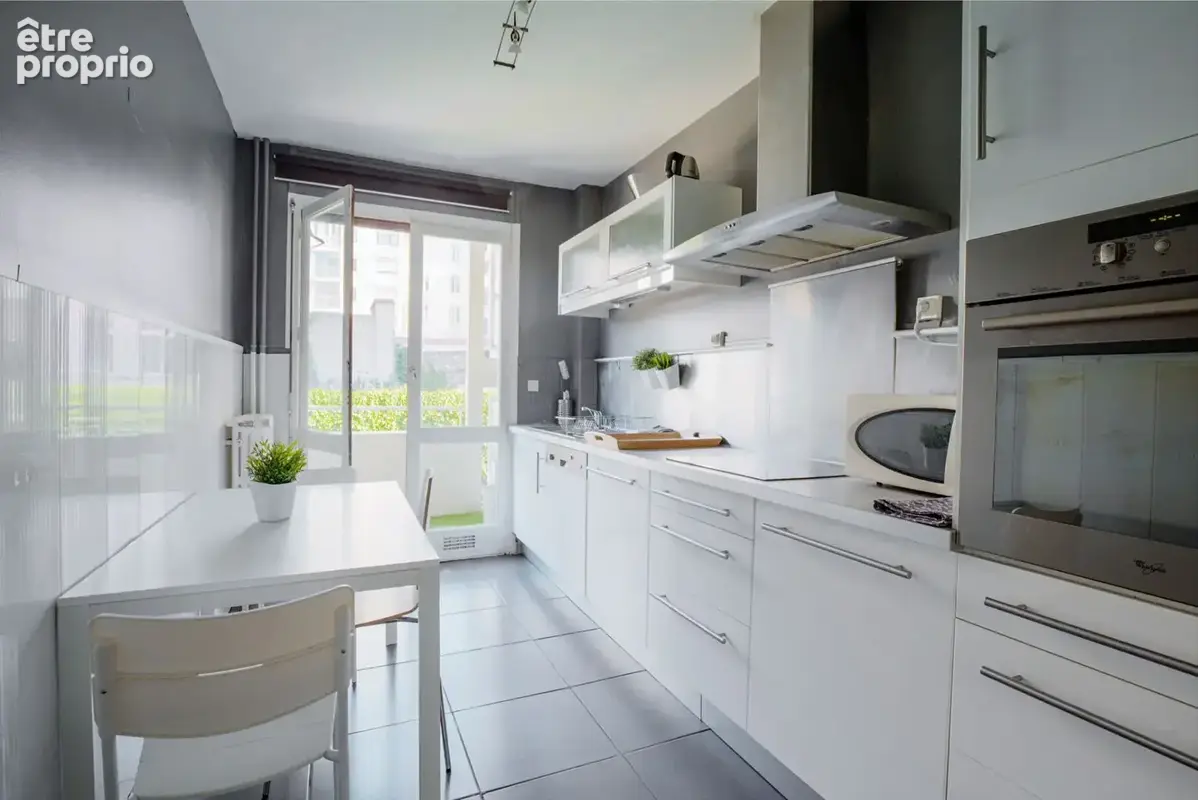 COURS FAURIEL - appartement F3 - photo 4