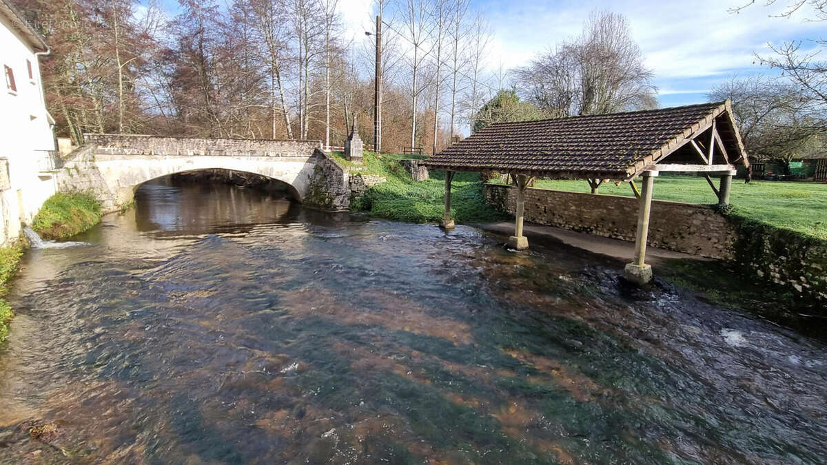 20251212_111413 - Maison à SAINT-FRONT-LA-RIVIERE