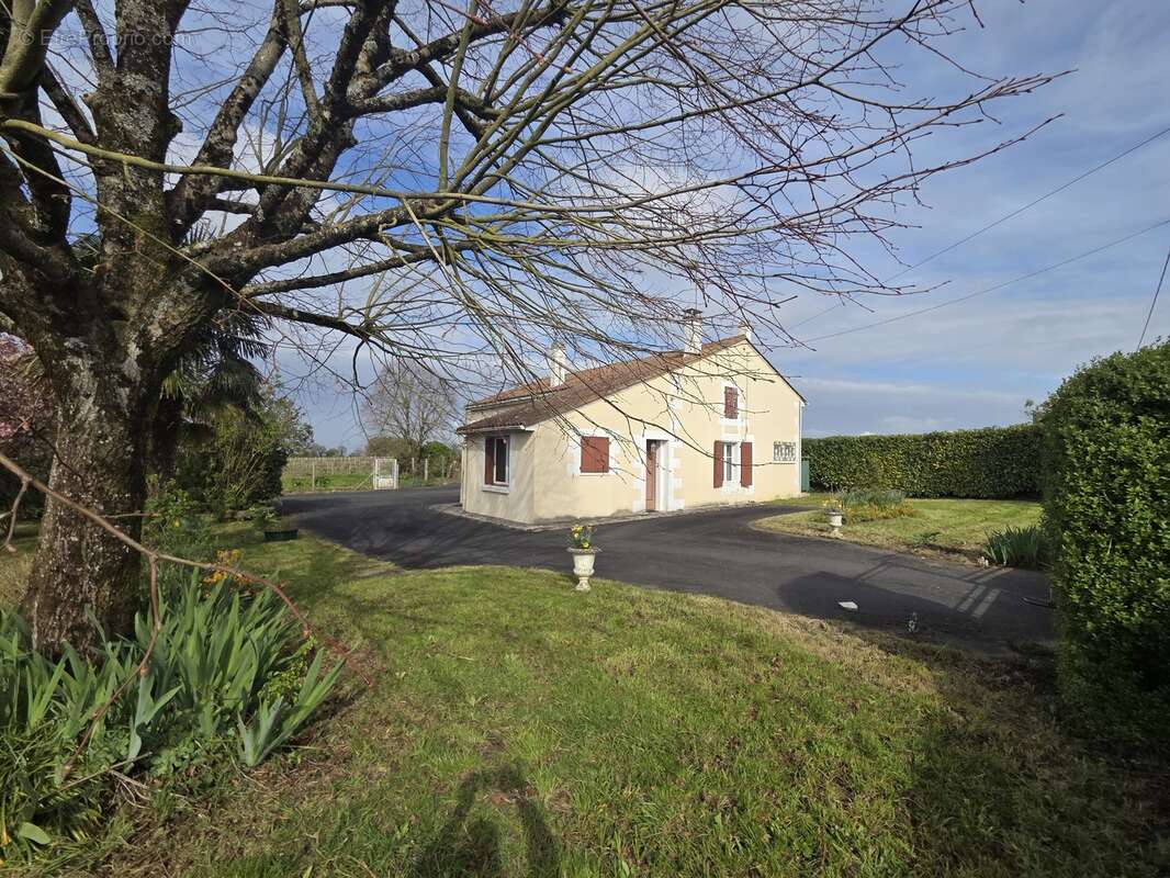 Appartement à HIERSAC