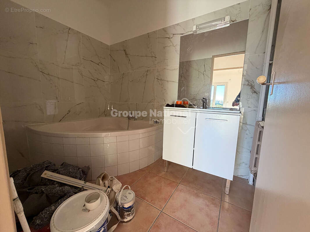 Nimes Jean-Jaures Appartement P2 rénové - photo 5