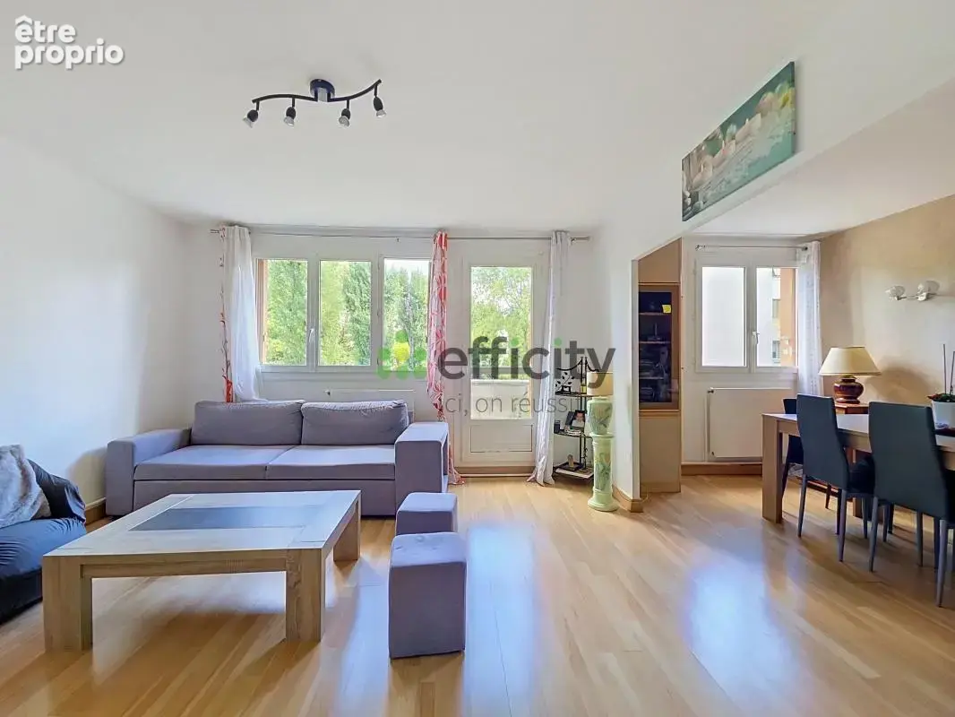 Photo Appartement à Le Plessis-Trevise au prix de 199 900€
