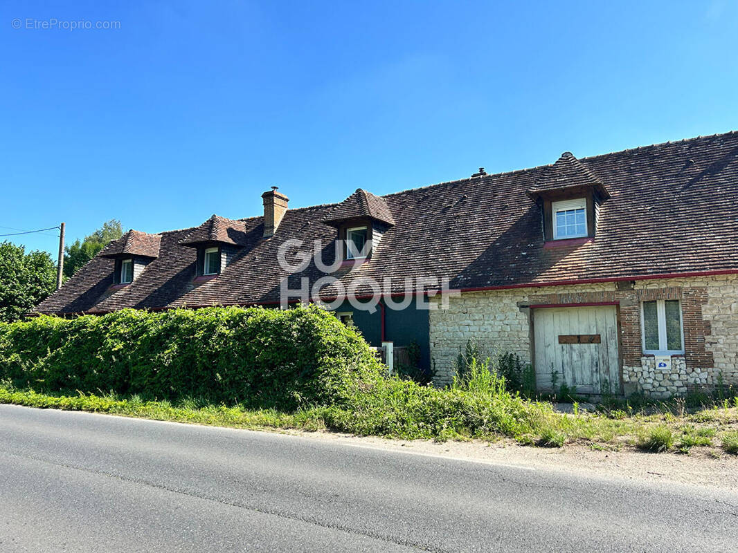 Maison à SAINT-MARTIN-DE-MAILLOC