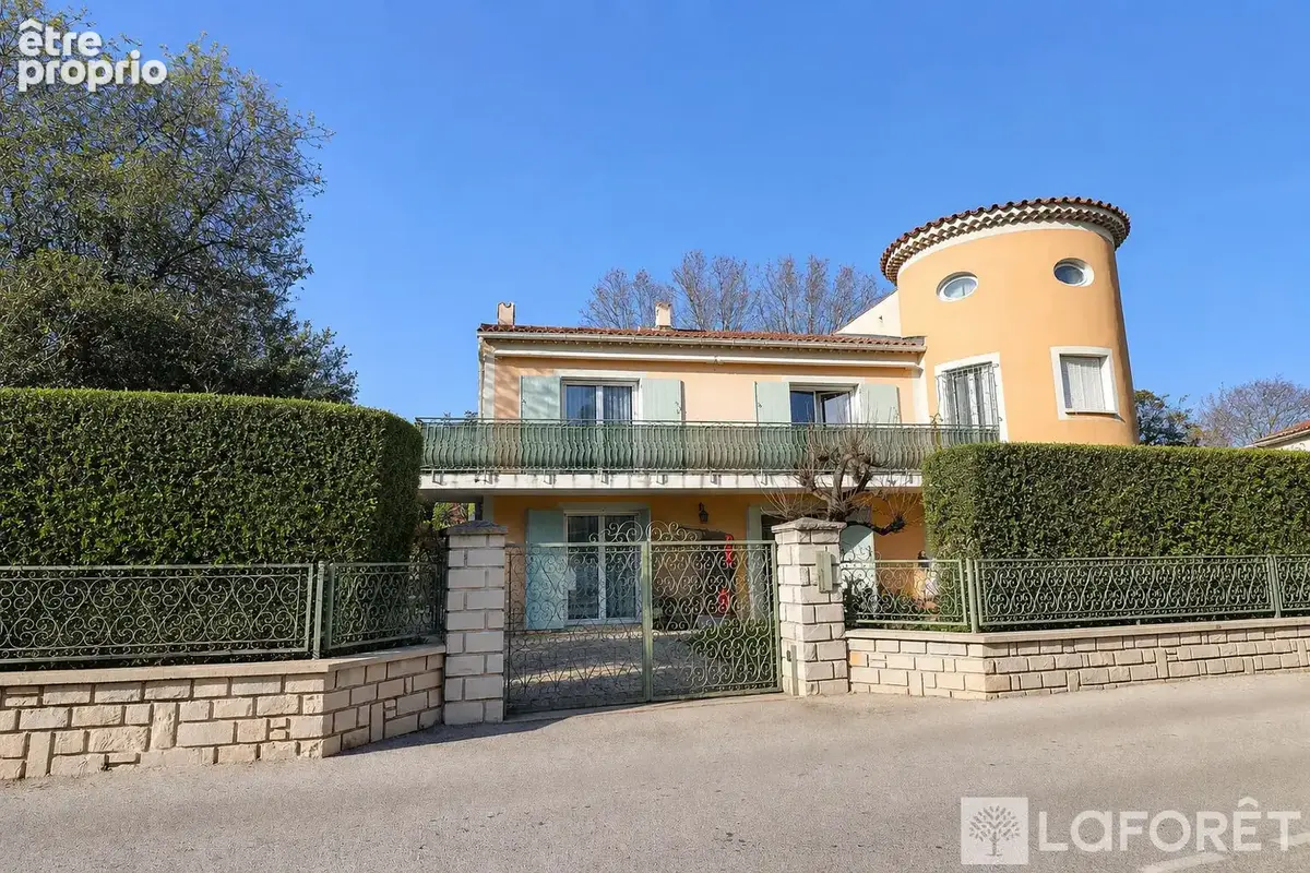 Maison à HYERES
