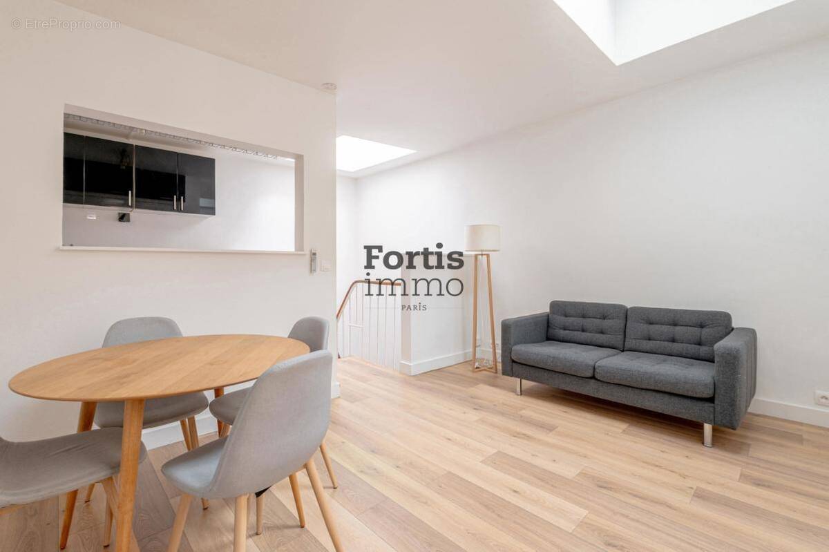 Appartement à PARIS-16E