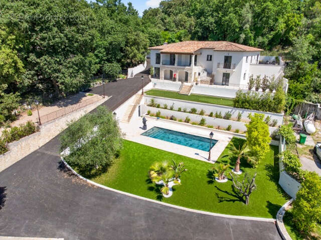Maison à ROQUEFORT-LES-PINS