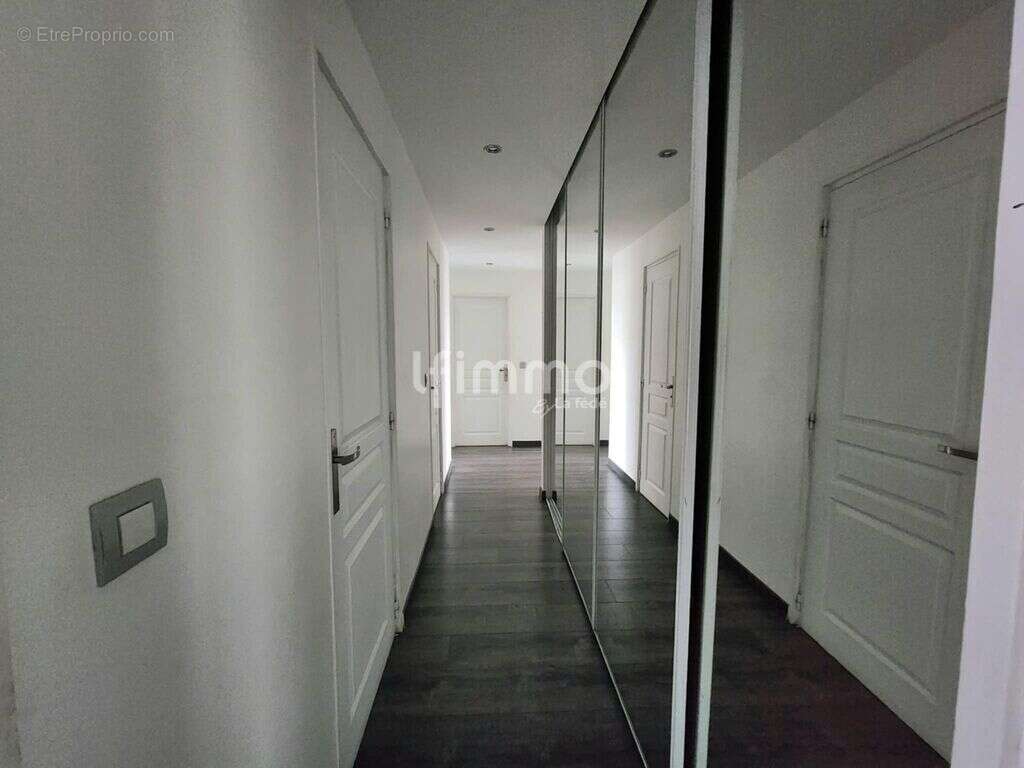 Appartement à SAINT-MAUR-DES-FOSSES