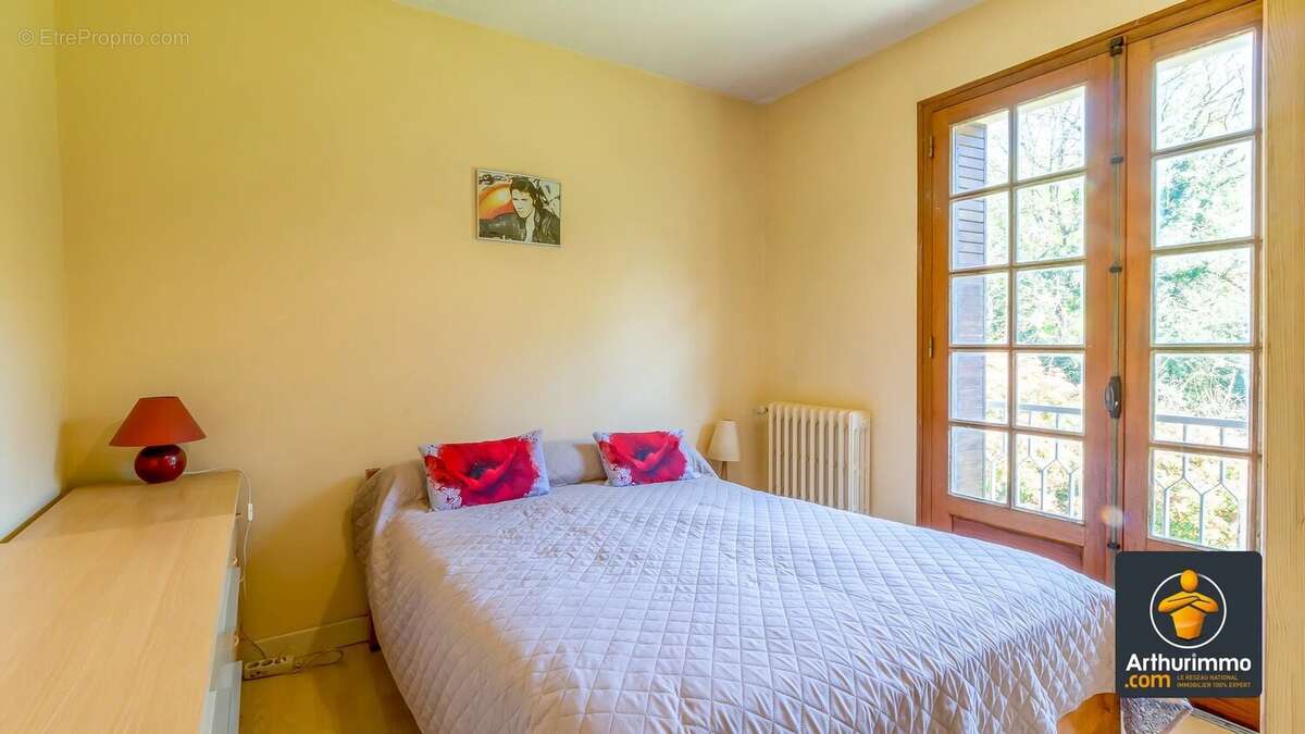 Maison à SAINT-GENIS-LAVAL