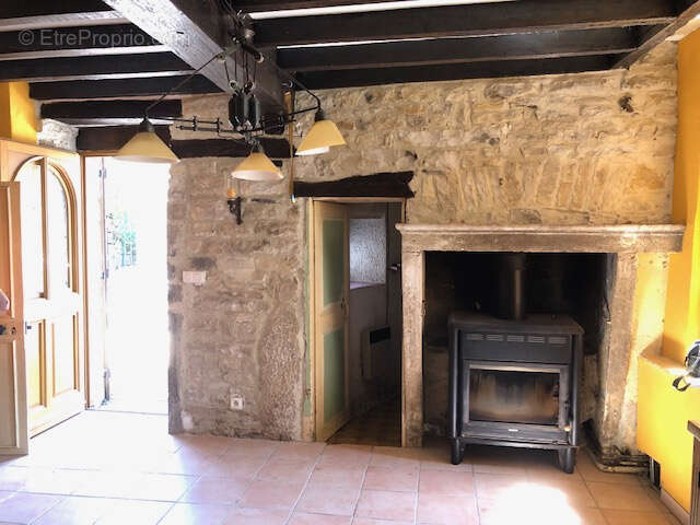 Maison à NOYERS