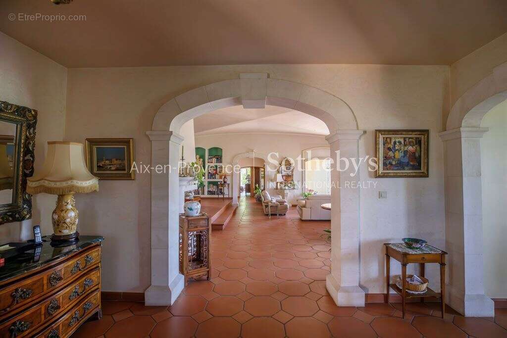 Maison à SIMIANE-COLLONGUE