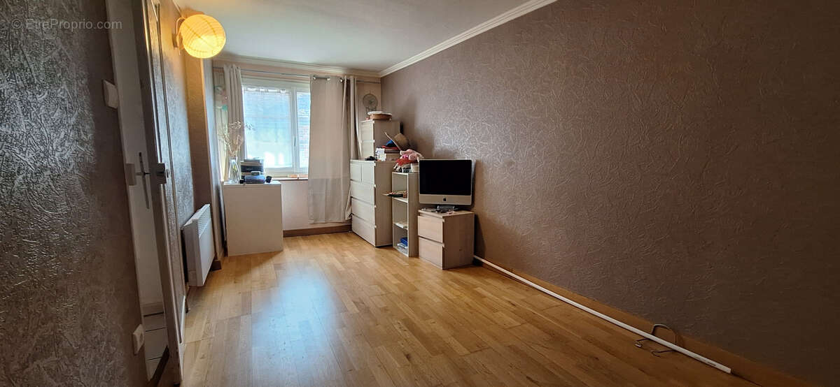 Maison 90m2 environ,au pied des commerces,3 chambres,bureau,garage,atelier,grange,cave,terrain 190m2 - photo 9