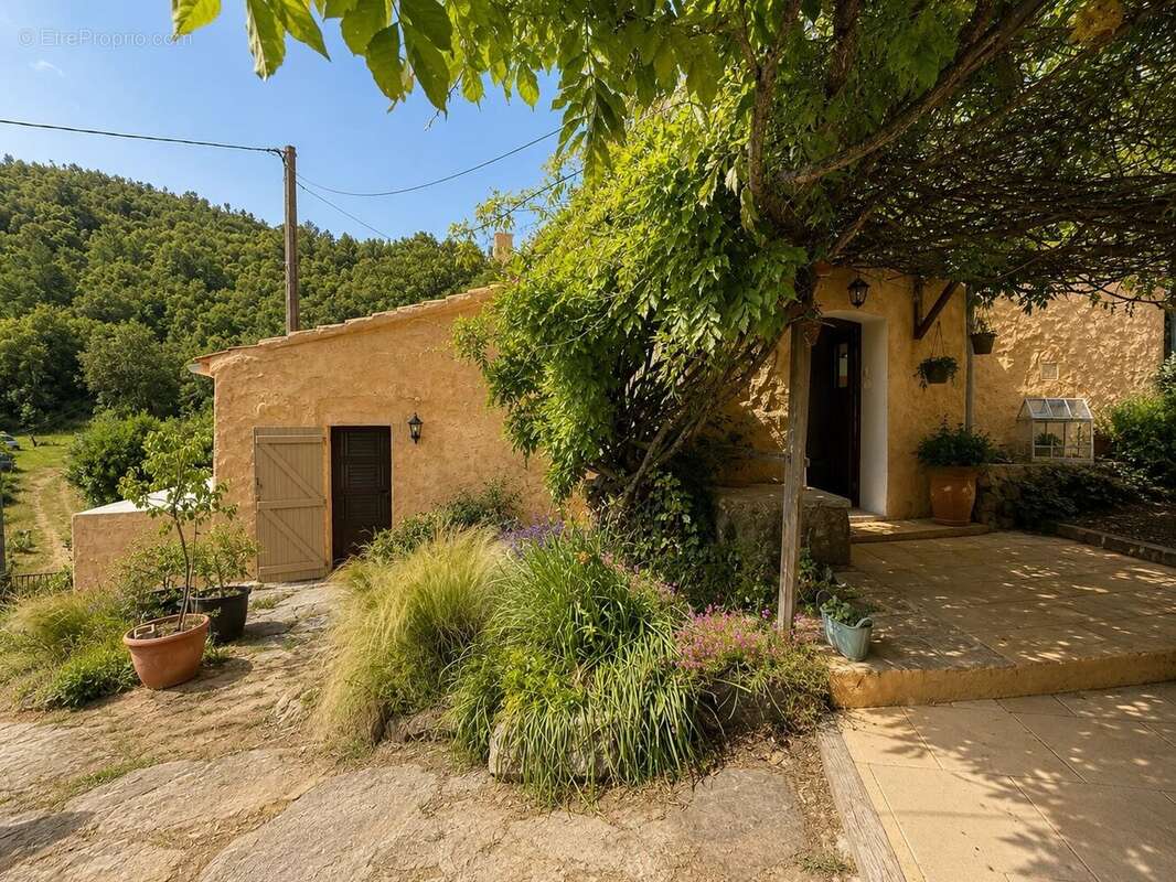 Maison à LA GARDE-FREINET
