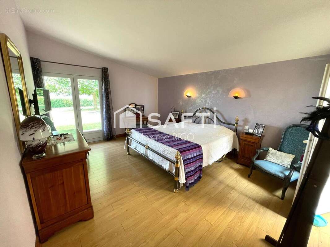 Maison 518 m² à Puymiclan  - photo 7