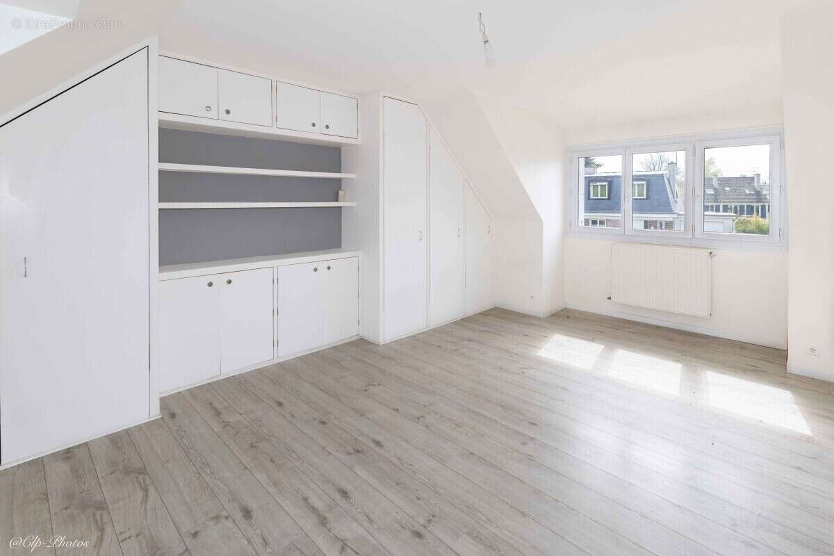 Maison à LE MESNIL-SAINT-DENIS