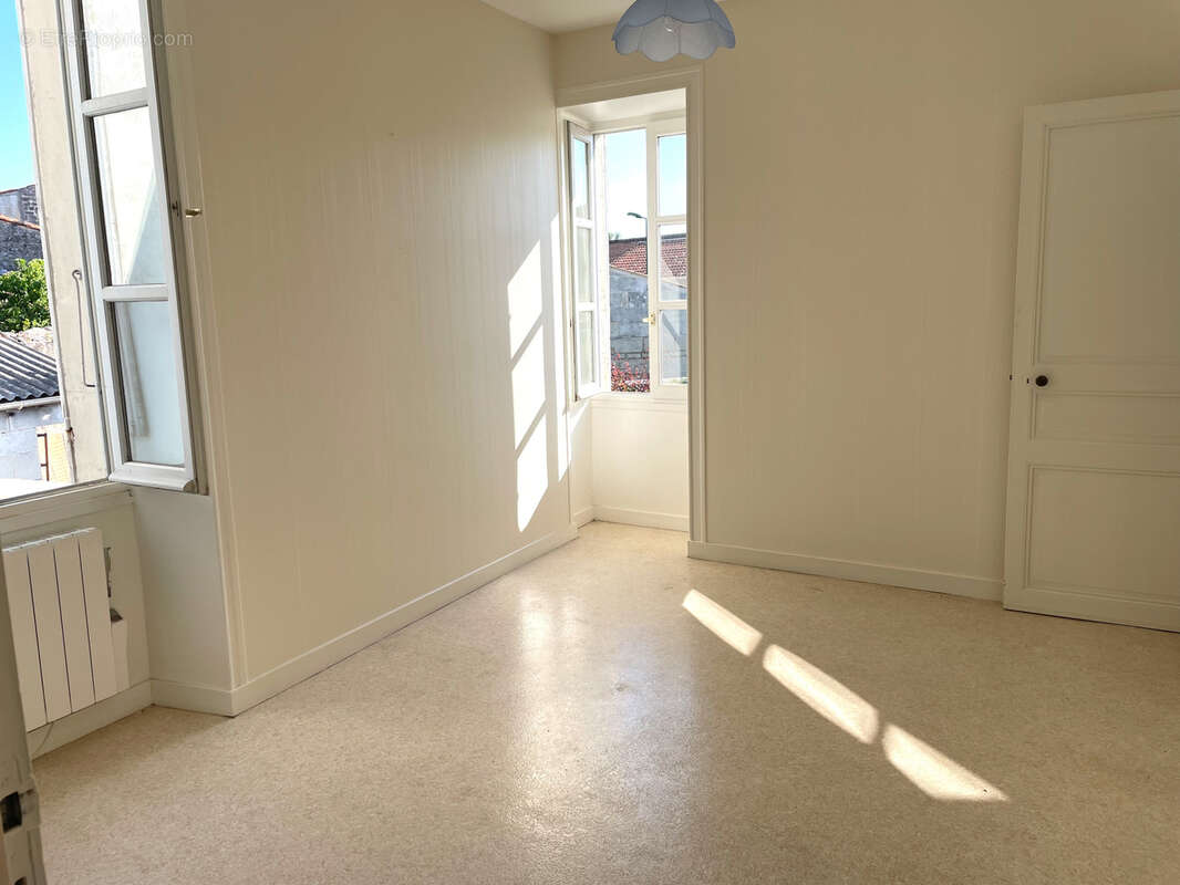 Maison à SAINT-SAVINIEN