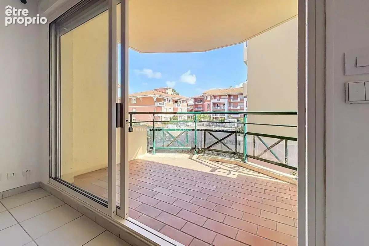 Appartement Port Frejus avec garage !  ​​​​ Un appartement b - photo 5
