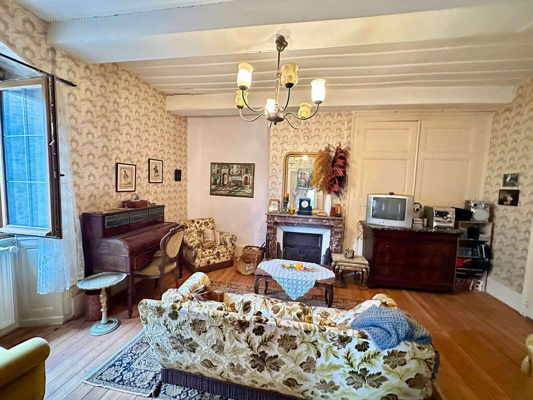 Maison à GRANGES-LE-BOURG