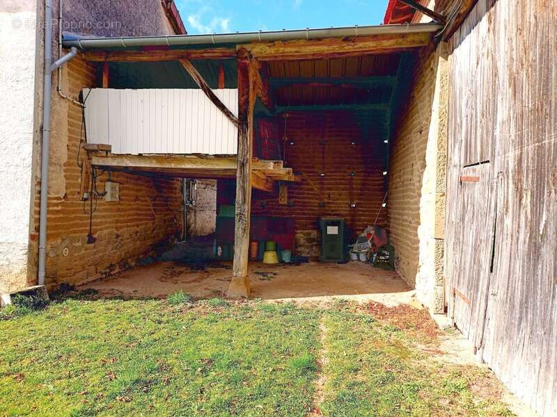 Maison à SAINT-PRIEST-BRAMEFANT