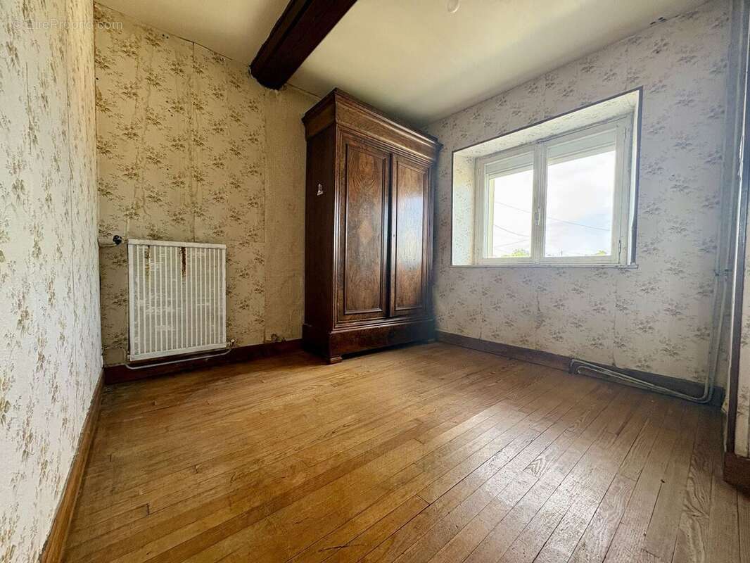 Maison à CONDE-SUR-VIRE