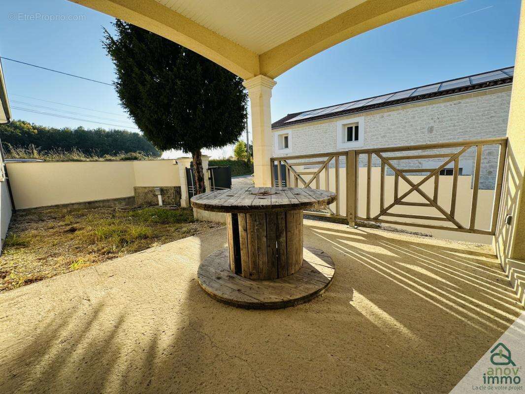 Maison à ROULLET-SAINT-ESTEPHE