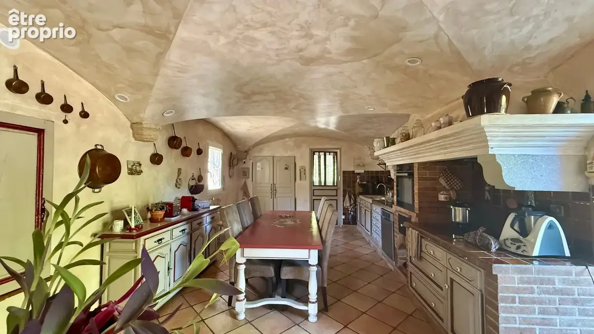 Propriété à vendre entre Peynier et Trets sur plus d'un hectare, maison principale environ 225 m2 - photo 4