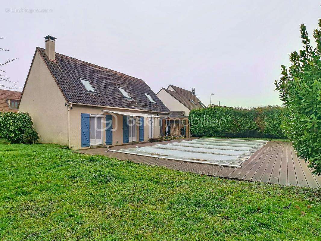 Maison à LES CHAPELLES-BOURBON