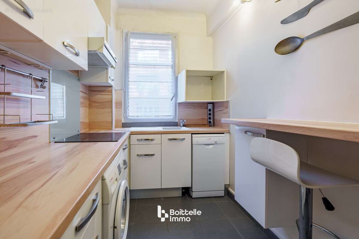 Appartement à PARIS-16E