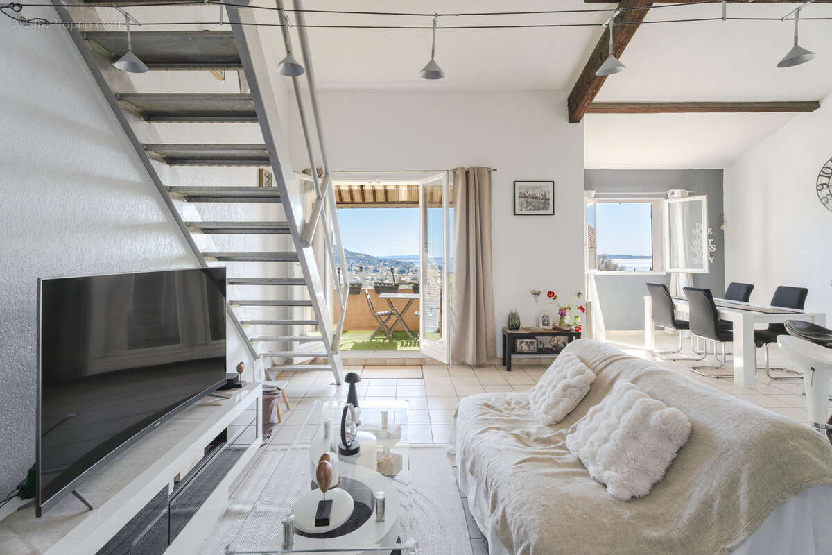 Appartement à CARQUEIRANNE