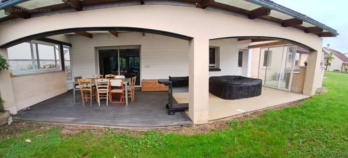 Maison à AISY-SUR-ARMANCON