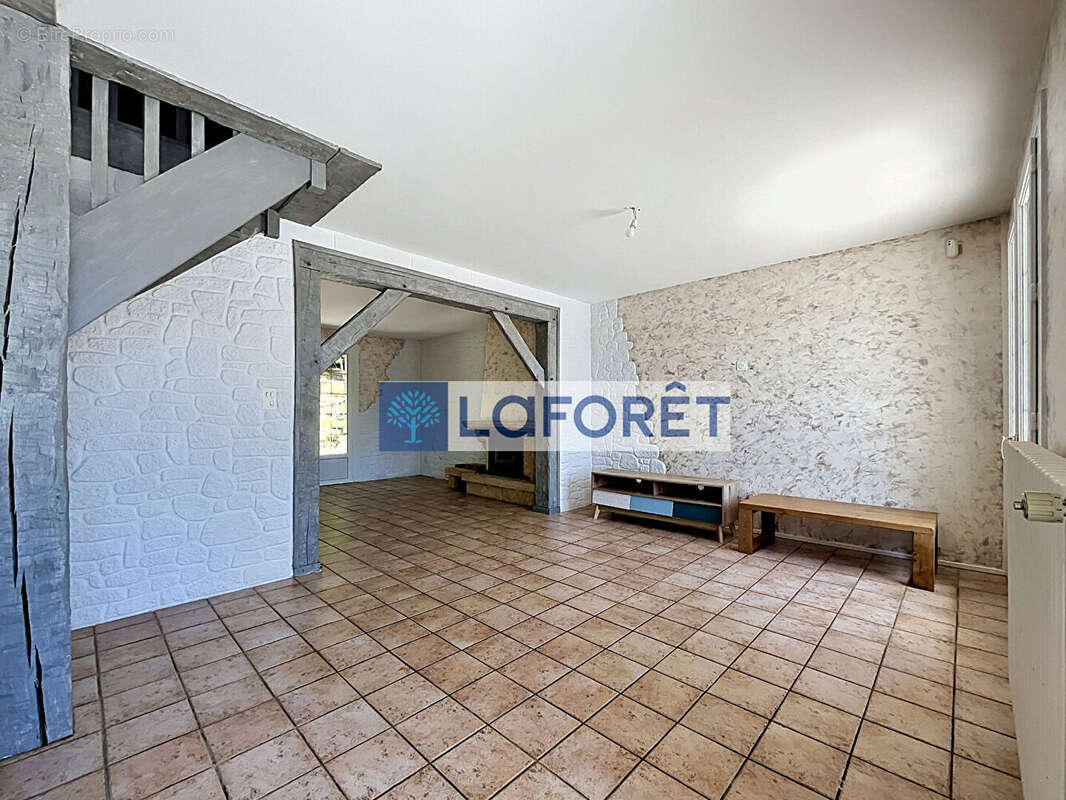 Maison à CHEVILLON