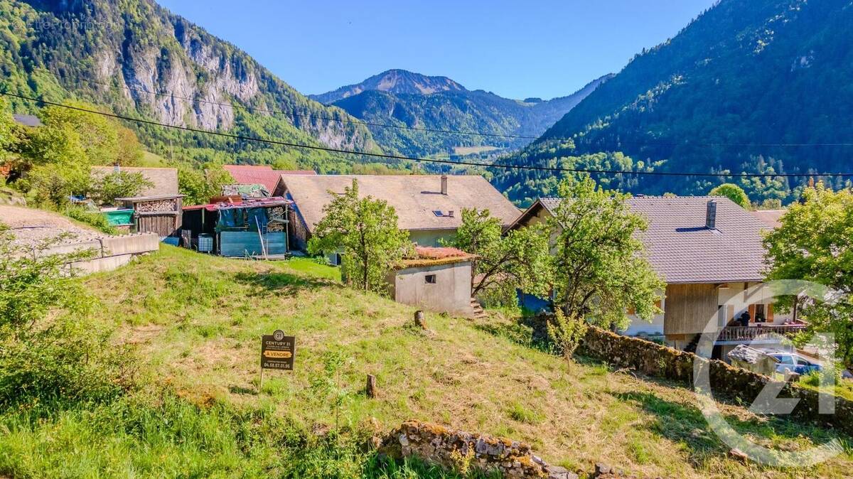 Terrain à VACHERESSE