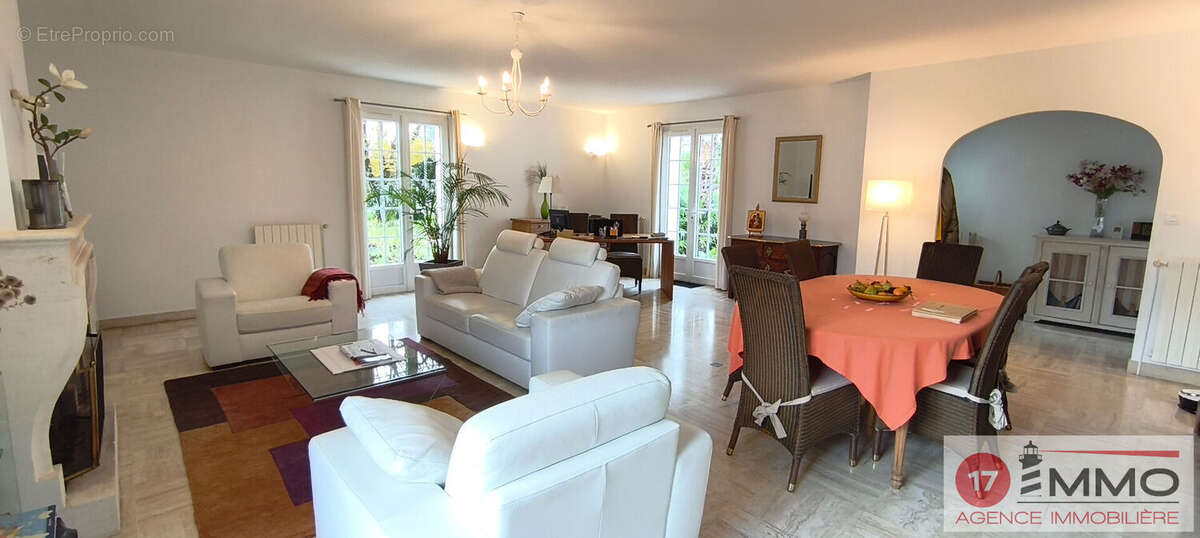 Maison à CROIX-CHAPEAU