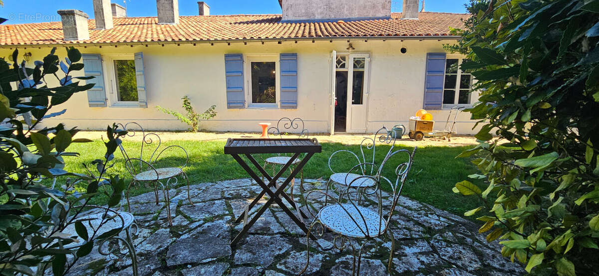 Maison à SAINT-DIZANT-DU-GUA