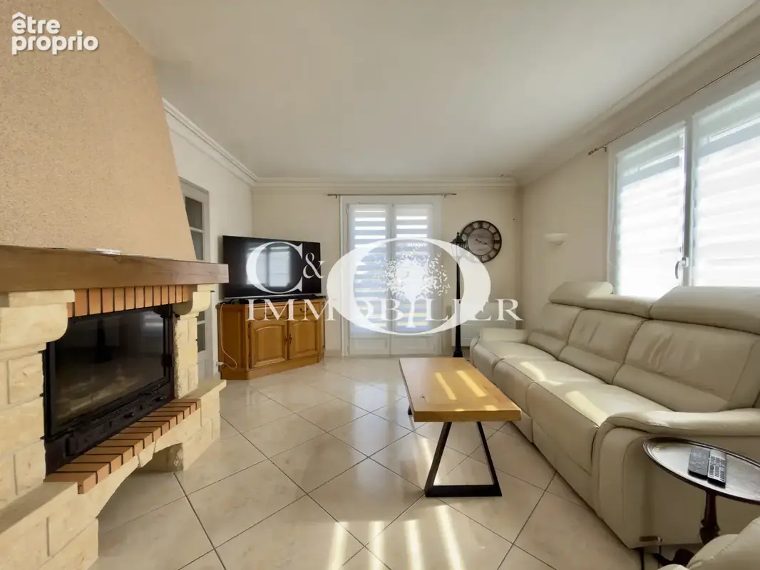 Maison 3 chambres + bureau - double garage - 1358 m2 de terrain - photo 2