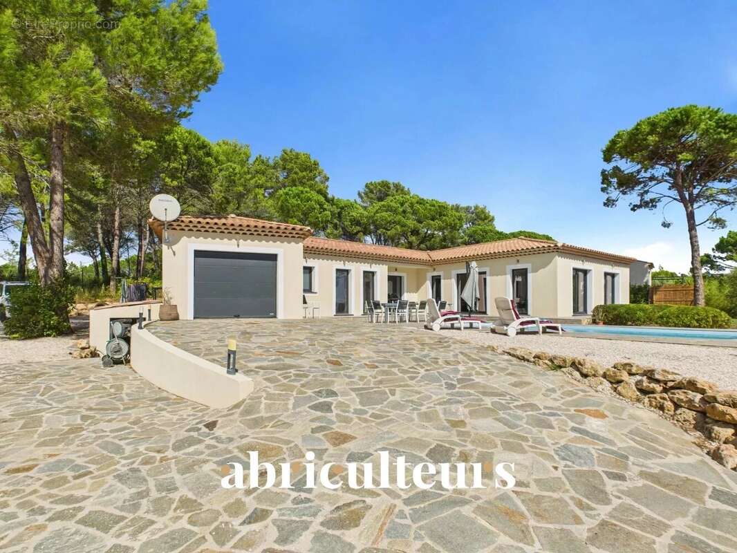 Maison à BAGNOLS-EN-FORET