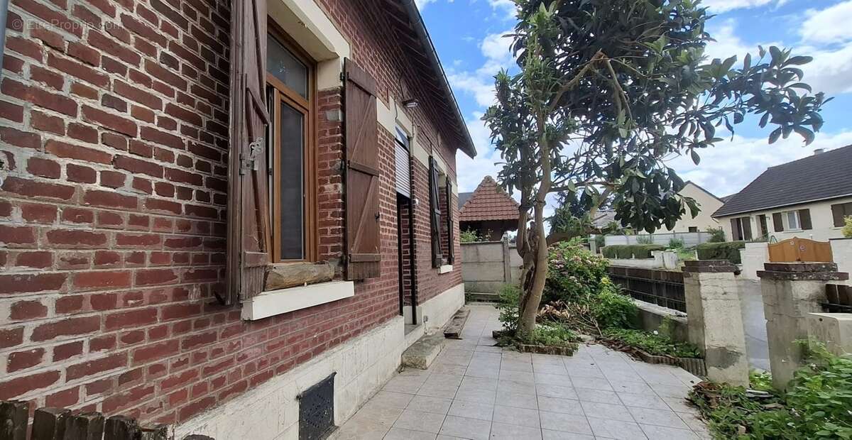 Maison indivuelle à vendre 6 pièces, Garage et Jardin ETREILLERS (02590) - photo 2