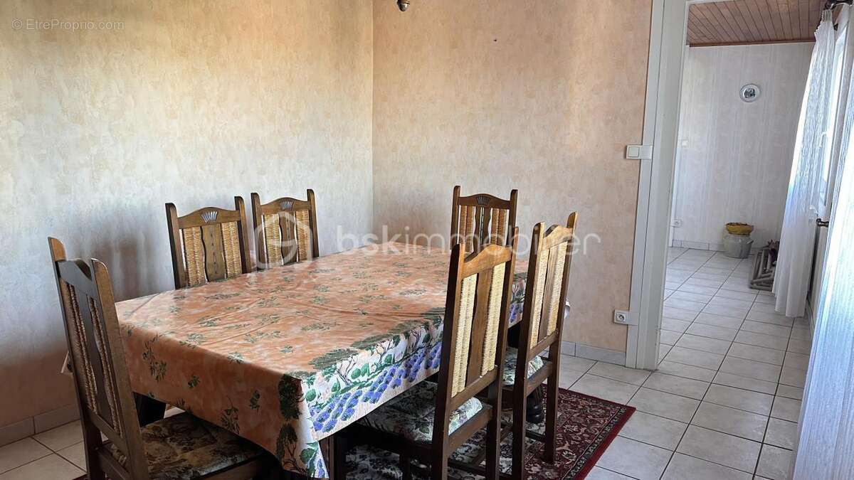 Une vue rare, un emplacement recherché, une maison de caractère au cœur de Roiffieux - photo 8