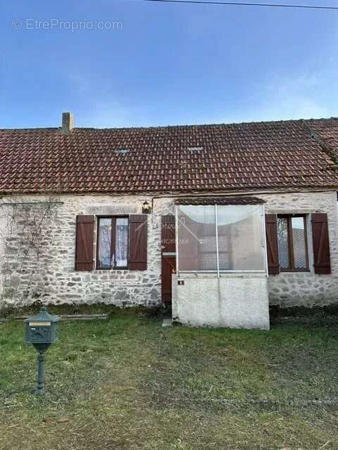 Maison à CHIRAT-L&#039;EGLISE