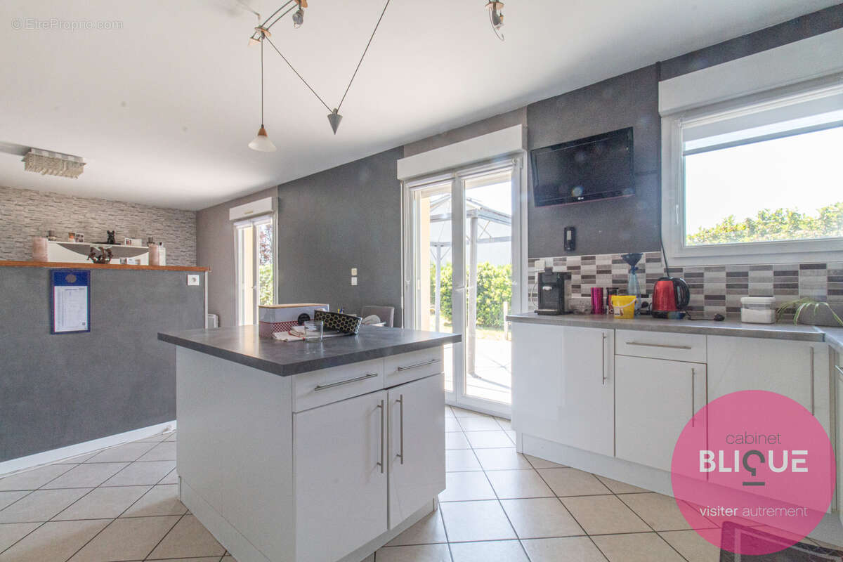 Plain-pied, grand jardin et garages xxl : ici, l'espace a pris ses aises ! - photo 8