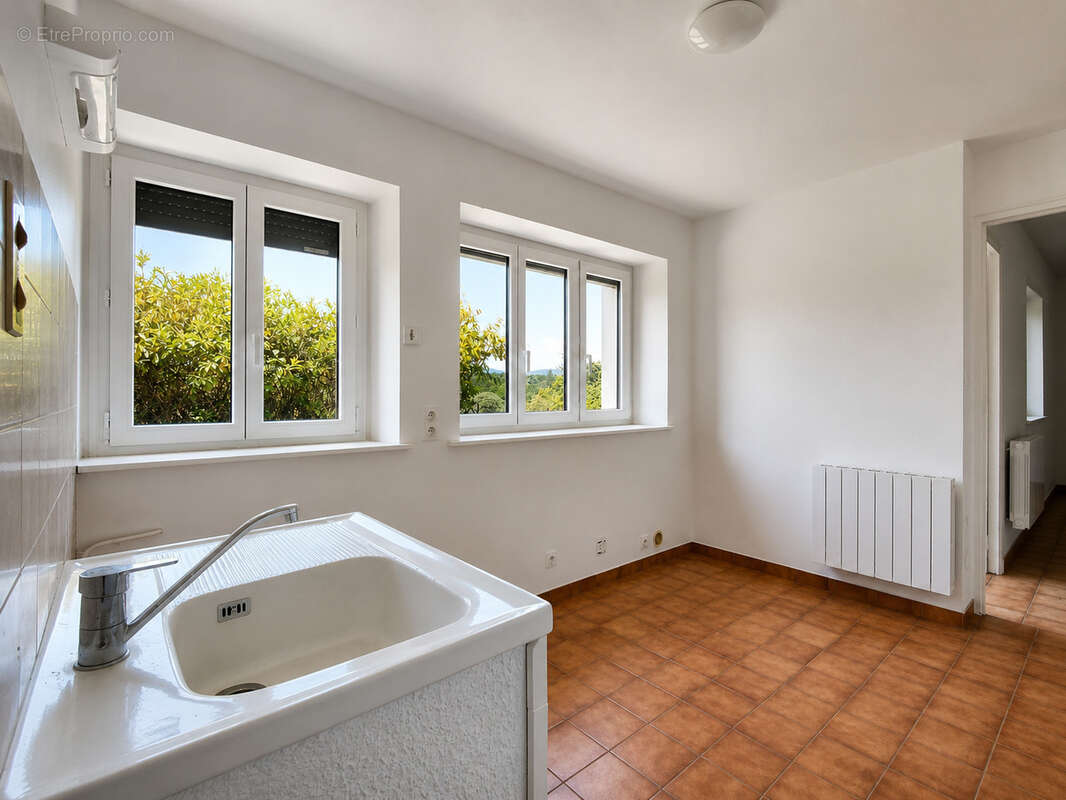 Appartement à CHARBONNIERES-LES-BAINS