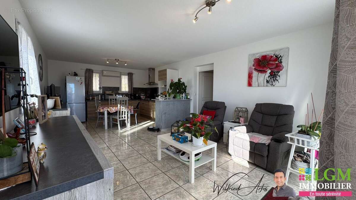 Maison à GALLARGUES-LE-MONTUEUX