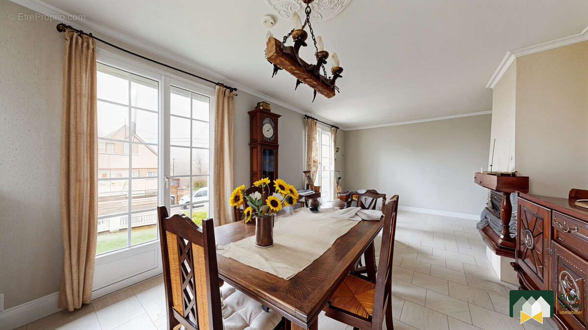 Maison à CHAMPHOL