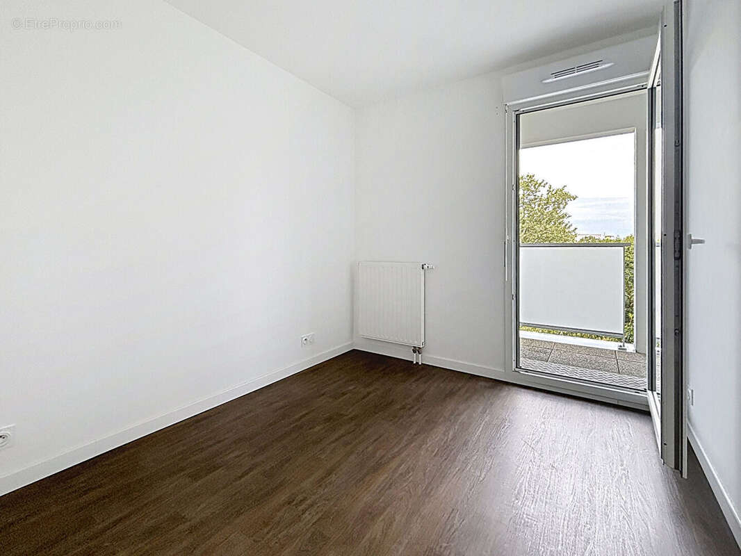 4 pièces récent - terrasse - cave - balcon - parking - à vendre - La Courrouze - photo 12