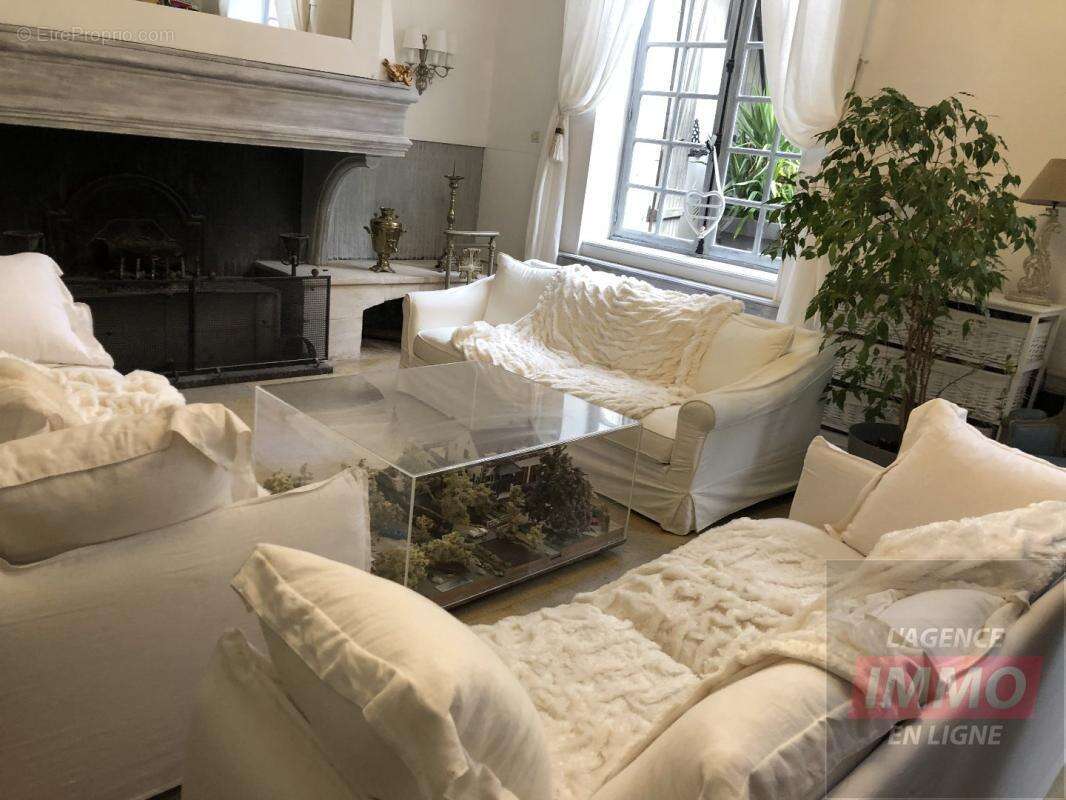 Maison 560 m² à Pontoise  - photo 5