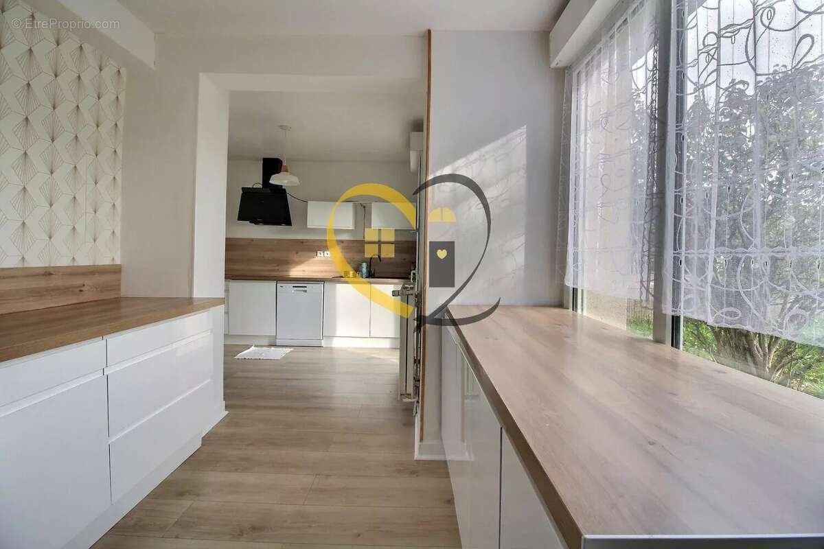 Maison à LA CHAPELLE-SAINT-URSIN