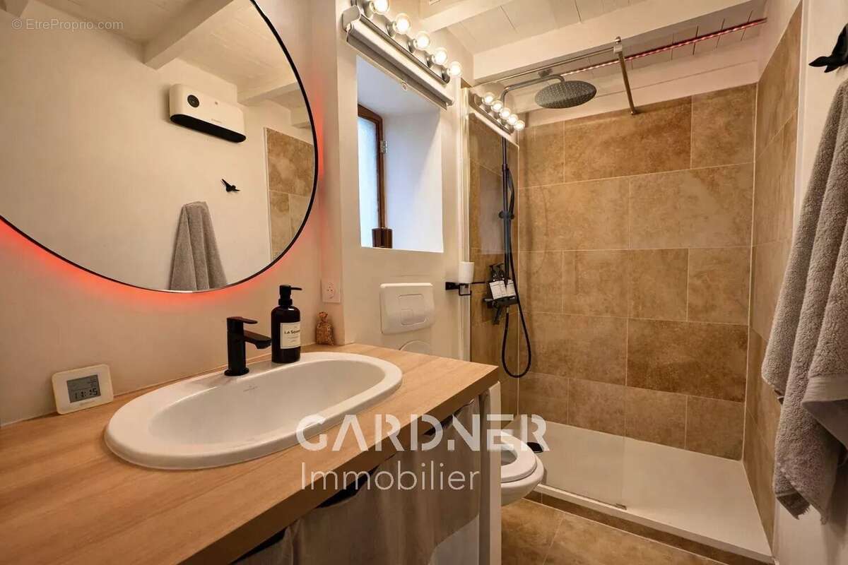 Appartement à ROQUEVAIRE