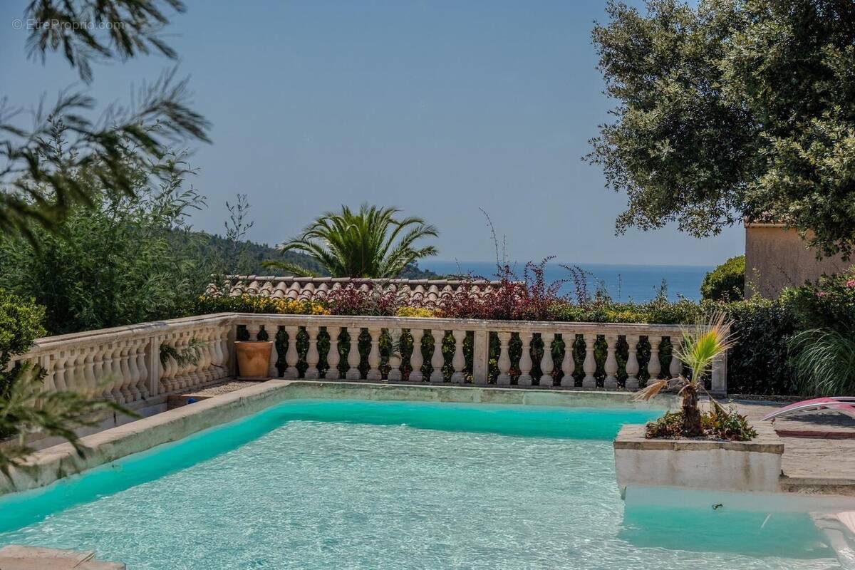 Photo 1 - Maison à ROQUEBRUNE-SUR-ARGENS